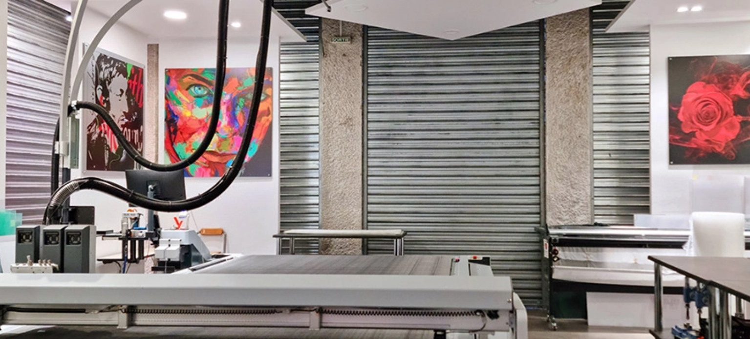 Table de production et de découpe pour impression et signalétique